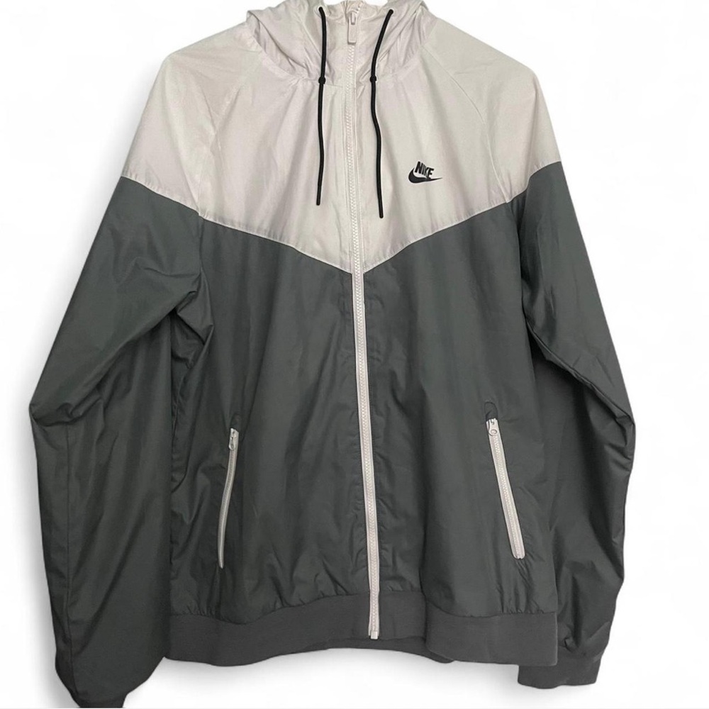 Nike Men's Two-Tone Gray Windbreaker